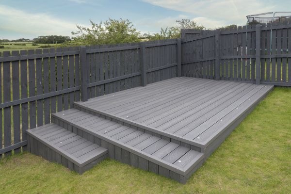 Cost of Vinyl Deck Construction in Staten Island