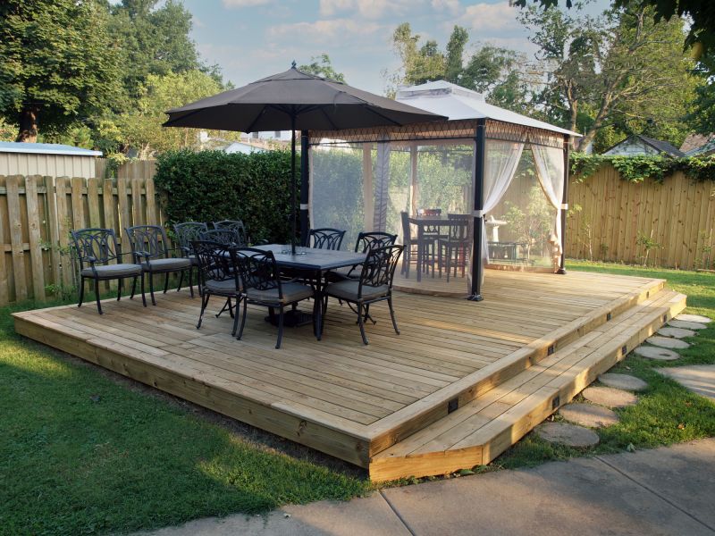 Deck with pergola